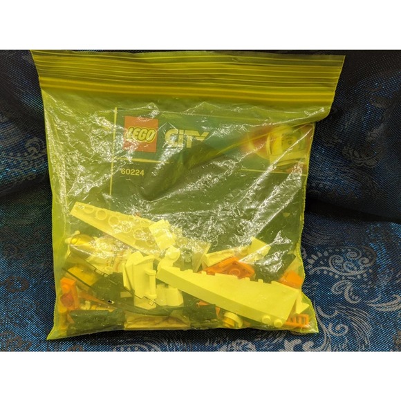 Lego City 60224 Satellite Service Mission MISSING PIECES - Picture 12 of 12